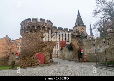 Merseburg, Allemagne - 11 février 2024 : porte tordue (Krummes Tor). Banque D'Images