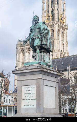 Anvers, Belgique - 24 février 2024 : Statue Peter Paul Rubens (Standbeeld Pieter Paul Rubens). Banque D'Images