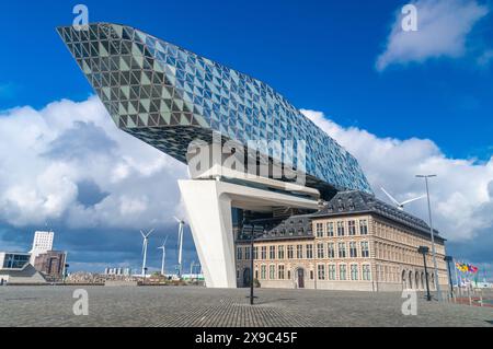 Anvers, Belgique - 25 février 2024 : The Port Authority Building (néerlandais : Havenhuis. Siège de l'administration portuaire d'Anvers. Banque D'Images