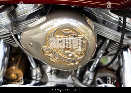 BERLIN - 04 MAI 2024 : le détail de la moto Harley-Davidson, gros plan. Classic Days Berlin 2024. Banque D'Images