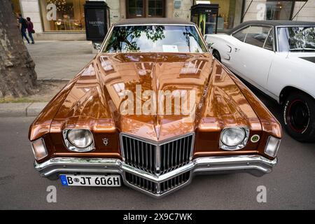 BERLIN - 04 MAI 2024 : la voiture de luxe personnelle Pontiac Grand Prix, 1971. Classic Days Berlin 2024. Banque D'Images