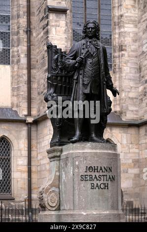 Monument à Johann Sebastian Bach devant l'église St Thomas, Leipzig, Saxe, Allemagne Banque D'Images