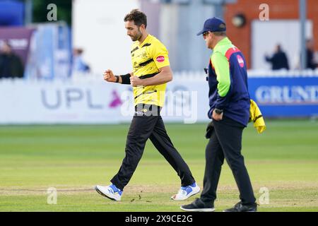 Bristol, Royaume-Uni, 30 mai 2024. Matt Taylor du Gloucestershire célèbre avoir pris le guichet de Simon Harmer de l'Essex lors du T20 Vitality Blast match entre le Gloucestershire et l'Essex. Crédit : Robbie Stephenson/Gloucestershire Cricket/Alamy Live News Banque D'Images