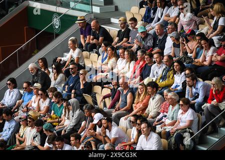 Paris, France. 23 mai 2024. Spectateurs lors du tournoi de tennis Roland-Garros 2024, ATP et WTA Grand Chelem le 23 mai 2024 au stade Roland-Garros à Paris - photo Matthieu Mirville/DPPI crédit : DPPI Media/Alamy Live News Banque D'Images