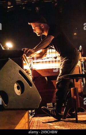 Milan, Italie. 30 mai 2024. Le musicien et producteur allemand NILS FRAHM se produit en direct sur scène à fabrique pour présenter son nouvel album 'Day'. Crédit : Rodolfo Sassano/Alamy Live News Banque D'Images