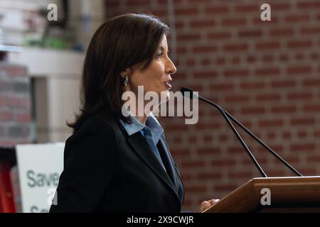 New York, États-Unis. 30 mai 2024. La gouverneure Kathy Hochul prend la parole lors de l’annonce de l’abordabilité de l’énergie propre à Andromeda Community Initiative à New York le 30 mai 2024. (Photo de Lev Radin/Sipa USA) crédit : Sipa USA/Alamy Live News Banque D'Images