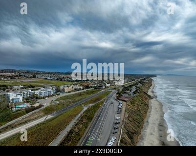 Vue aérienne de la Coast Highway le long de l'océan Pacifique près de Carlsbad Californie Banque D'Images