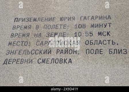 RÉGION DE SARATOV, RUSSIE - 04 MAI 2024 : une inscription sur le temps du vol de Gagarine dans l'espace. Le Parc des explorateurs de l'espace. Région de Saratov, Russie Banque D'Images