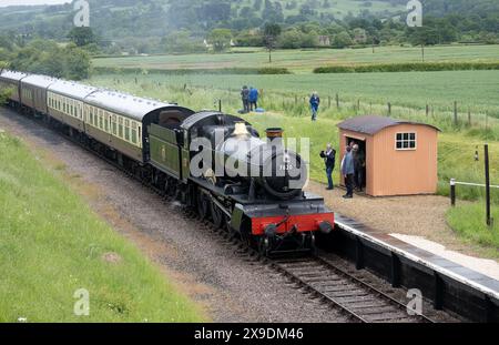 7820 'Dinmore Manor' à Hayles Abbey Halt, GWSR, Gloucestershire, Royaume-Uni Banque D'Images