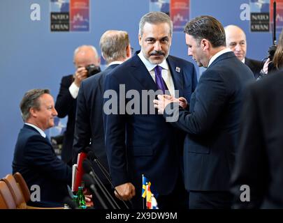 Prague, République tchèque. 31 mai 2024. Le ministre turc des Affaires étrangères Hakan Fidan (au centre) est vu lors de la réunion du dernier jour de la réunion informelle de deux jours des ministres des Affaires étrangères des pays de l'OTAN, pour marquer les 25 ans de la Tchéquie au sein de l'OTAN et les 75 ans de la création de l'OTAN, à Prague, République tchèque, le 31 mai 2024. Crédit : Katerina Sulova/CTK photo/Alamy Live News Banque D'Images