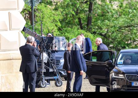 Prague, Tchéquie. 31 mai 2024. Mircea Geoana, vice-sectorat général de l'OTAN, arrive au Palais Czernin à Prague lors de la deuxième journée de réunion informelle des ministres des Affaires étrangères de l'OTAN à Prague, en Tchéquie, le 31 mai 2024 à Prague, en Tchéquie, le 31 mai 2024. C'est la dernière réunion des représentants de l'OTAN avant le sommet de haut niveau de Washington. La réunion se concentre sur la guerre de la Russie en Ukraine. (Photo de Dominika Zarzycka/Sipa USA) crédit : Sipa USA/Alamy Live News Banque D'Images