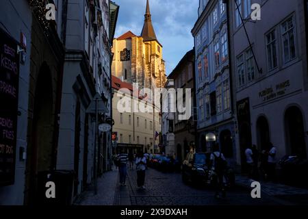 Prague, Tchéquie. 30 mai 2024. Radoslaw Sikorski, ministre polonais des Affaires étrangères, arrive sur la place Hradcany, devant le château de Prague, au cours de la deuxième journée de la réunion informelle des ministres des Affaires étrangères de l'OTAN. C'est la dernière réunion des représentants de l'OTAN avant le sommet de haut niveau de Washington. La réunion se concentre sur la guerre de la Russie en Ukraine. (Photo de Dominika Zarzycka/Sipa USA) crédit : Sipa USA/Alamy Live News Banque D'Images