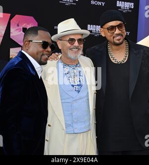 Los Angeles, États-Unis. 30 mai 2024. Les acteurs Martin Lawrence, Joe Pantoliano et Will Smith (G-d) assistent à la première de la comédie du thriller policier Bad Boys : Ride or Die au TCL Chinese Theatre dans la section hollywoodienne de Los Angeles le jeudi 20 mai 2024. Scénario : lorsque leur ancien capitaine est impliqué dans la corruption, deux policiers de Miami doivent travailler pour blanchir son nom. Photo de Jim Ruymen/UPI. Crédit : UPI/Alamy Live News Banque D'Images