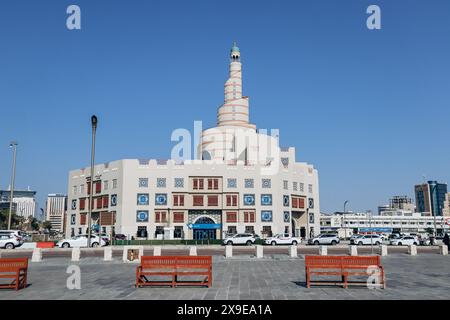 Doha, Qatar - 1er mai 2024 : Fanar, Qatar Islamic Cultural Centre, Spiral Mosque à Doha Banque D'Images