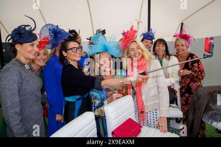 Epsom, Royaume-Uni. 31 mai 2024. Journée des dames à Epsom. Conditions bluffantes le premier jour de course à Epsom. La grande course de la journée est les Oaks à 4,30. Le Derby passe demain. Crédit : Mark Thomas/Alamy Live News Banque D'Images