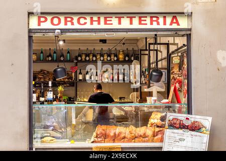 Porchetteria la Rinascita un magasin de sandwiches et panini spécialisé dans les produits de porc sur la via del Governo Vecchio, Rome, Italie Banque D'Images