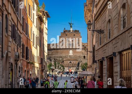 L'imposante rotonde de Castel Sant'Angelo , également connu comme le Mausolée d'Hadrien une forteresse historique à Rome, Italie Banque D'Images