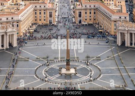 Place Pierre, Piazza San Pietro une des plus grandes et des plus belles places du monde vu du dôme de Saint Pierre, Cité du Vatican Banque D'Images