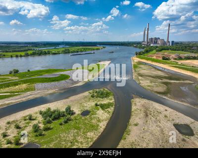 Dinslaken, Voerde, Rhénanie du Nord-Westphalie, Allemagne - renaturalisation de l'Emscher. Nouvel estuaire de l'Emscher dans le Rhin. Protection contre les inondations par élargissement Banque D'Images