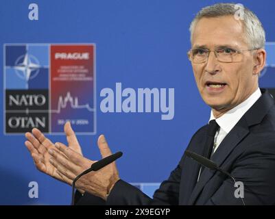 Prague, République tchèque. 31 mai 2024. Le secrétaire général de l'OTAN, Jens Stoltenberg, prononce une conférence de presse lors de la dernière journée de la réunion informelle de deux jours des ministres des Affaires étrangères des pays de l'OTAN, pour marquer les 25 ans de la Tchéquie au sein de l'OTAN et les 75 ans de la création de l'OTAN, à Prague, en République tchèque, le 31 mai 2024. Crédit : Michal Kamaryt/CTK photo/Alamy Live News Banque D'Images