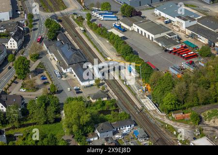 Luftbild, Bestwig Bahnhof, Deutsche Bahn AG, Baustelle mit Baukran, Fußgänger Übergang überdacht, , Bestwig, Sauerland, Nordrhein-Westfalen, Deutschland ACHTUNGxMINDESTHONORARx60xEURO *** vue aérienne, gare de Bestwig, Deutsche Bahn AG, chantier avec grue, passage couvert pour piétons, , Bestwig, Sauerland, Rhénanie du Nord-Westphalie, Allemagne ACHTUNGxMINDESTHONORARx60xEURO Banque D'Images