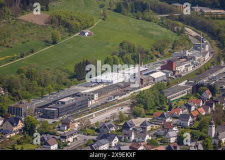 Luftbild, Wohngebiet Ortsansicht Ortsteil Hoppecke, Gewerbegebiet Hoppecke Batterien GmbH Batteriehersteller, Hoppecke, Brilon, Sauerland, Rhénanie-du-Nord-Westphalie, Deutschland ACHTUNGxMINDESTHONORARx60xEURO *** vue aérienne, zone résidentielle, vue sur le quartier de Hoppecke, zone industrielle Hoppecke Batterien GmbH fabricant de batteries, Hoppecke, Brilon, Sauerland, Rhénanie du Nord-Westphalie, Allemagne ATTENTIONxMINDESTHONORARx60xEURO Banque D'Images