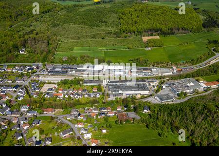 Luftbild, Wohngebiet Ortsansicht Ortsteil Hoppecke, Gewerbegebiet Hoppecke Batterien GmbH Batteriehersteller, Hoppecke, Brilon, Sauerland, Rhénanie-du-Nord-Westphalie, Deutschland ACHTUNGxMINDESTHONORARx60xEURO *** vue aérienne, zone résidentielle, vue sur le quartier de Hoppecke, zone industrielle Hoppecke Batterien GmbH fabricant de batteries, Hoppecke, Brilon, Sauerland, Rhénanie du Nord-Westphalie, Allemagne ATTENTIONxMINDESTHONORARx60xEURO Banque D'Images