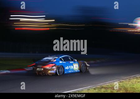 Matthias Beckwermert (Emsdett/DEU) / Marc Schoeni (Neuhausen/CHE) / Jaqueline Kreuzpointner (Kirchheim/DEU) / Alesia Kreuzpointner (Kirchheim/DEU), #420, Porsche 718 Cayman GT4 CS, Team : four Motors (DEU), Motorsport, ADAC Ravenol 24H Rennen Nuerburgring, Nuerburg, Nuerburg, 30.05.2024 - 02.06.06.2024, Dergon/Juerfost.30.05.2024, Dergen Banque D'Images