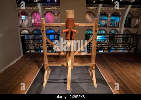 Équipement de pratique mannequin Wing Chung à la salle d'exposition des arts martiaux au Wereldmuseum Museum à Amsterdam pays-Bas 31-5-2024 Banque D'Images