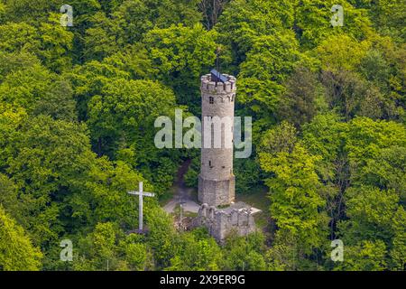 Luftbild, Bilsteinturm und Kreuz am Bilstein, historische Sehenswürdigkeit und Aussichtsturm, Niedermarsberg, Marsberg, Sauerland, Rhénanie-du-Nord-Westphalie, Deutschland ACHTUNGxMINDESTHONORARx60xEURO *** vue aérienne, Tour Bilstein et Cross am Bilstein, tour historique de vue et d'observation, Niedermarsberg, Marsberg, Sauerland, Rhénanie du Nord-Westphalie, Allemagne ATTENTIONxMINDESTHONORARx60xEURO Banque D'Images