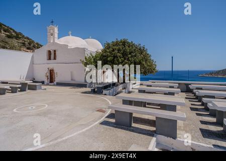 Vue de l'église Agia Theodoti à iOS Grèce, où les habitants organisent un festival annuel et célèbrent la Sainte Marie Banque D'Images