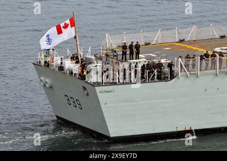 Le NCSM Charlottetown (FFH 339), une frégate de classe Halifax de la Marine royale canadienne photographiée dans le port de Halifax pendant la semaine de la flotte internationale de Halifax Banque D'Images