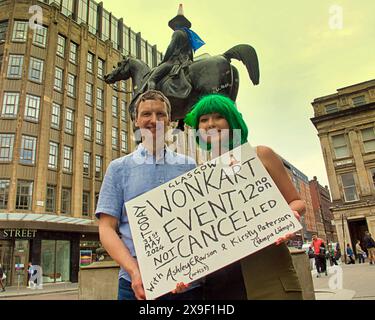Glasgow, Écosse, Royaume-Uni. 31 mai 2024 : en plus de la catastrophe des briques Lego, tout le monde s'est amusé à la tête de cône lorsque l'expérience Willy Wonka se retrouve à la Gallery of Modern Art. la sensation mondiale est justifiée par un portrait en cône emblématique qui sort du lieu prestigieux célèbre pour son spectacle banksy et le cône de circulation sur le duc de wellington statue à l'extérieur. La peinture de l'artiste masculin Ashley Rawson est de l'actrice kirsty paterson qui s'est retrouvée au centre de l'attention mondiale en tant que misérable oompa loompa. Les galeries de Glasgow vendent maintenant des tirages de la peinture. Banque D'Images