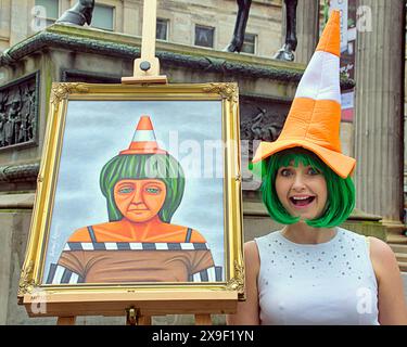 Glasgow, Écosse, Royaume-Uni. 31 mai 2024 : en plus de la catastrophe des legobricks, tout le monde s'est amusé à la Coneheid alors que l'expérience Willy Wonka se retrouve à la Gallery of Modern Art, où la sensation mondiale se justifie avec un portrait en cône emblématique qui sort du prestigieux lieu célèbre pour son spectacle banksy et le cône de circulation sur le duc de wellington statue à l'extérieur. La peinture de l'artiste masculin Ashley Rawson est de l'actrice kirsty paterson qui s'est retrouvée au centre de l'attention mondiale en tant que misérable oompa loompa. Les galeries de Glasgow vendent maintenant des tirages de la peinture. Banque D'Images