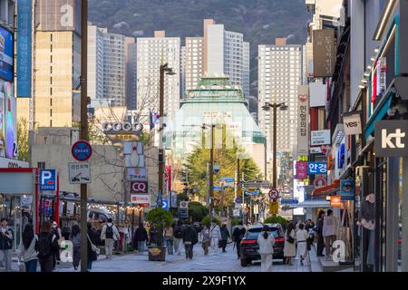 Magasins sur Seomyeon Young Street, Seomyeon, Busan, Corée du Sud Banque D'Images