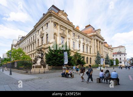 Bucarest, Roumanie. 24 mai 2024. Vue extérieure du bâtiment de la Banque nationale de Roumanie dans le centre-ville Banque D'Images