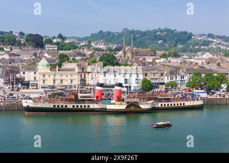 Le dernier PS Waverley à vapeur à aubes arrive au port de Bideford sur la rivière Torridge dans le nord du Devon Banque D'Images