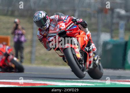 23 Enea Bastianini (Ita-Ducati Lenovo Team) lors du MotoGP Brembo Italian Grand Prix essais libres vendredi MotoGP samedi, MotoGP of Italy au Mugello circuit le 31 mai 2024 à Scarperia, Italie. (Photo de Fabio Averna/Sipa USA) crédit : Sipa USA/Alamy Live News Banque D'Images