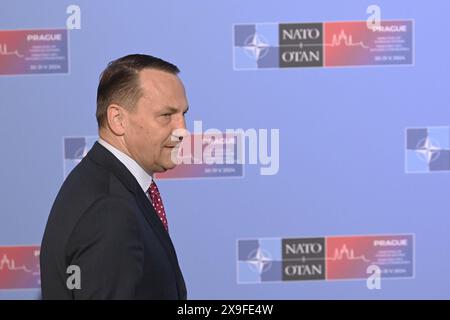 Prague, République tchèque. 31 mai 2024. Ministre des Affaires étrangères de la Pologne Radoslaw Sikorski vu avant le début de la deuxième journée de réunion informelle des ministres des Affaires étrangères de l'OTAN. Les ministres discutent principalement du soutien politique en faveur de l'Ukraine et des restrictions en matière d'armes imposées à l'Ukraine. Crédit : SOPA images Limited/Alamy Live News Banque D'Images