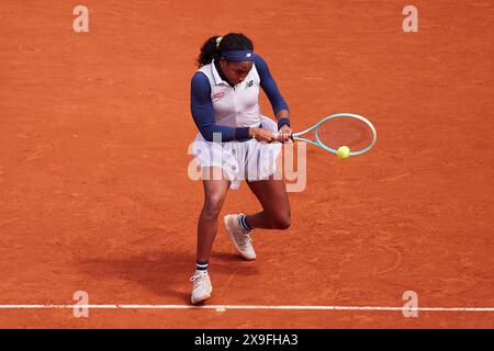 Paris, France. 31 mai 2024. Coco Gauff, des États-Unis, joue un tir revers contre Dayana Yastremska, d'Ukraine, dans le match de troisième tour en simple féminin lors de la sixième journée de l'Open de France 2024 à Roland Garros le 31 mai 2024 à Paris, en France. (Photo de QSP) crédit : QSP/Alamy Live News Banque D'Images