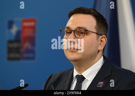 Prague, République tchèque. 31 mai 2024. Le ministre tchèque des Affaires étrangères Jan Lipavsky s'adresse aux médias après la réunion informelle des ministres des Affaires étrangères de l'OTAN à Prague. Une réunion informelle des ministres des Affaires étrangères des pays de l'OTAN s'est tenue à Prague. Il s'agit de la dernière réunion de haut niveau avant le sommet de Washington en juillet. Les ministres discutent principalement du soutien politique en faveur de l'Ukraine et des restrictions en matière d'armes imposées à l'Ukraine. (Photo de Tomas Tkacik/SOPA images/SIPA USA) crédit : SIPA USA/Alamy Live News Banque D'Images