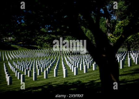 Washington DC, États-Unis. 31 mai 2024. Le cimetière national d'Arlington, avec un hommage aux soldats qui ont perdu la vie pendant la seconde Guerre mondiale, lors d'une visite d'une journée du premier ministre belge de Croo à Washington DC, États-Unis, vendredi 31 mai 2024. BELGA PHOTO JASPER JACOBS crédit : Belga News Agency/Alamy Live News Banque D'Images