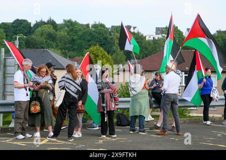 Glasgow, Royaume-Uni. 31 mai 2024. Une manifestation pro-palestinienne et anti-israélienne a eu lieu devant le stade de football de Hampden Park à Glasgow, en Écosse, avant le match international de football Ecosse contre Israël SWFA. Par mesure de précaution, et pour éviter les perturbations, la SWFA a annulé tous les billets des supporters et le match a été joué à huis clos. Crédit : Findlay/Alamy Live News Banque D'Images