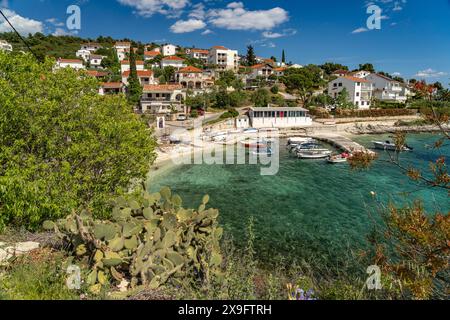 Der Mavarstica Strand in Okrug Gornji, Insel Ciovo BEI Trogir, Kroatien, Europa | plage de Mavarstica in Okrug Gornji, île de Ciovo près de Trogir, Croatie Banque D'Images