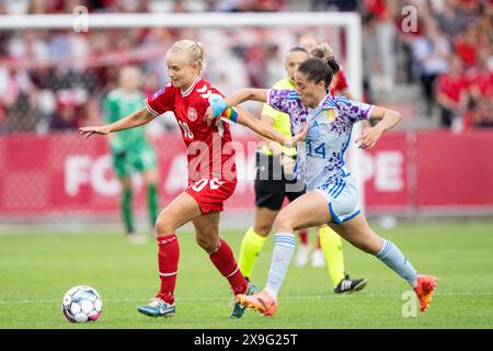 Vejle, Danemark. 31 mai 2024. Le Danois Pernille est plus dur dans la bataille avec l'Espagnol Laila Aleixandri lors du match qualificatif du Championnat d'Europe entre le Danemark et l'Espagne au Vejle Stadium le vendredi 31 mai 2024. (Photo : Bo Amstrup/Ritzau Scanpix) crédit : Ritzau/Alamy Live News Banque D'Images