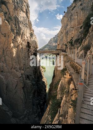 Le célèbre pont sur le chemin El Caminito del Rey dans le canyon de la rivière Guadalhorce en Andalousie, Malaga, Espagne Banque D'Images