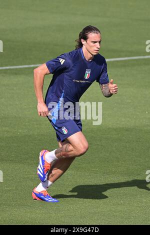 Centre technique fédéral, Coverciano, Italie. 31 mai 2024. Camp d'entraînement de football italien avant les amitiés contre la Bosnie et la Turquie, Florence, Italie ; Riccardo Calafiori d'Italie crédit : action plus Sports/Alamy Live News Banque D'Images