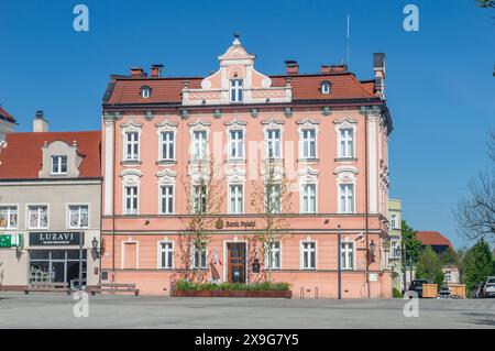 Jarocin, Pologne - 1er mai 2024 : Bureau de la banque PKO BP. Banque D'Images