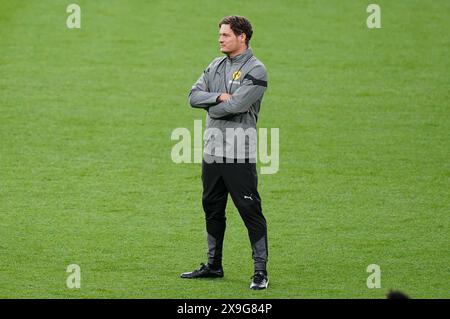 Edin Terzic du Borussia Dortmund lors d'une séance d'entraînement au stade de Wembley à Londres, avant la finale de la Ligue des Champions samedi 1er juin. Date de la photo : vendredi 31 mai 2024. Banque D'Images