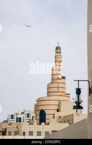 Fanar, Qatar Islamic Cultural Centre, Spiral Mosque à Doha, construit comme une réplique de la Grande Mosquée d'Al-Mutawwakil à Samarra, Irak Banque D'Images